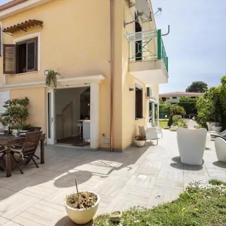 Seaside Villa Carini